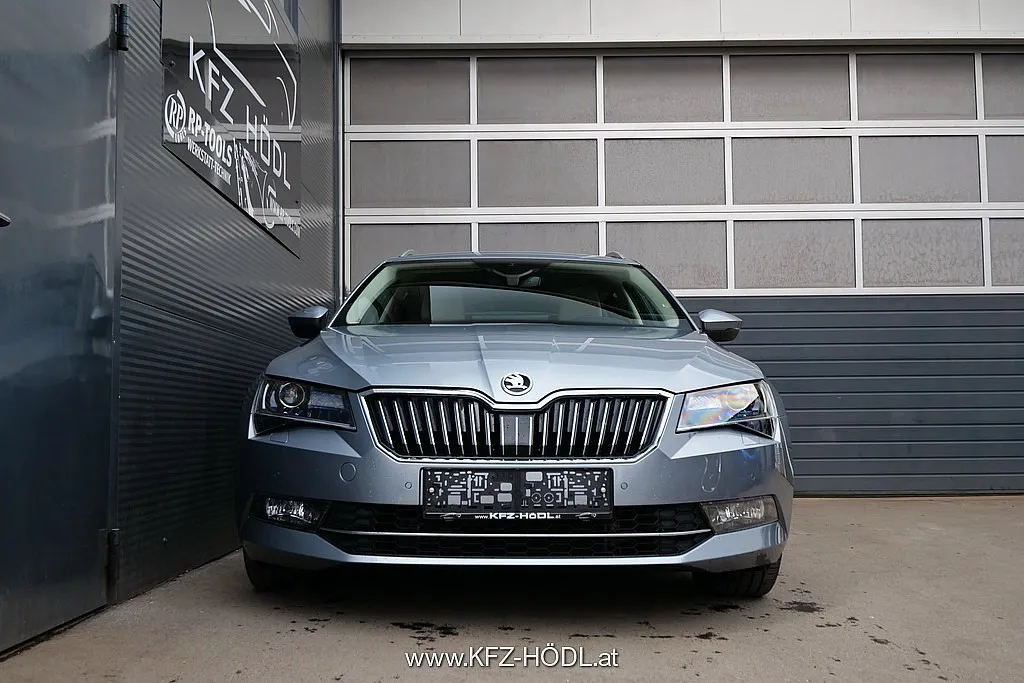 Skoda Superb 2,0 TDI 4×4 Laurin & Klement DSG Image 3