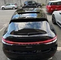 PORSCHE Macan Image 1